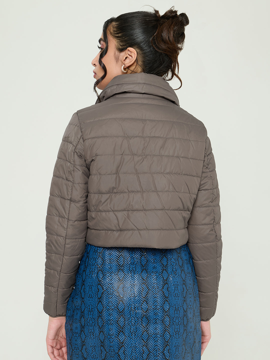 Women Grey Solid Collar Full Sleeve Puffer Crop Jacket