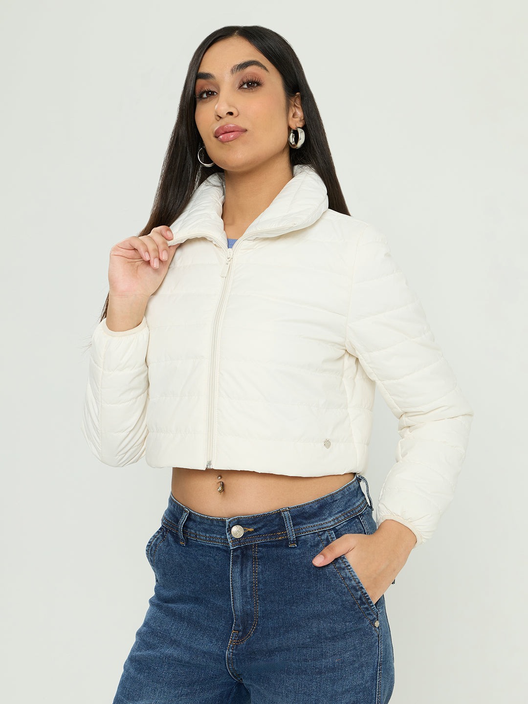 Women Off White Solid Collar Full Sleeve Puffer Crop Jacket