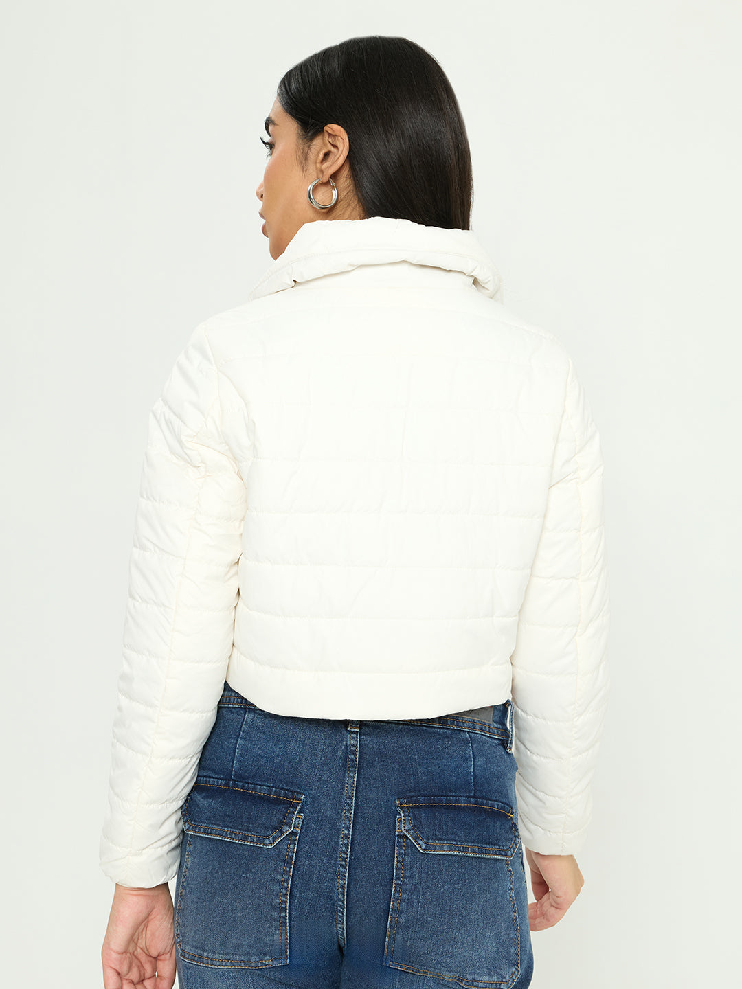 Women Off White Solid Collar Full Sleeve Puffer Crop Jacket