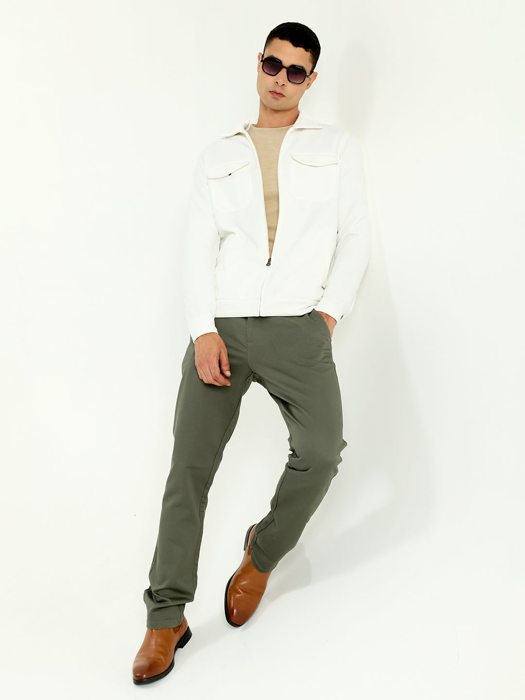 Men White Solid Collar Full Sleeve Sweatshirt