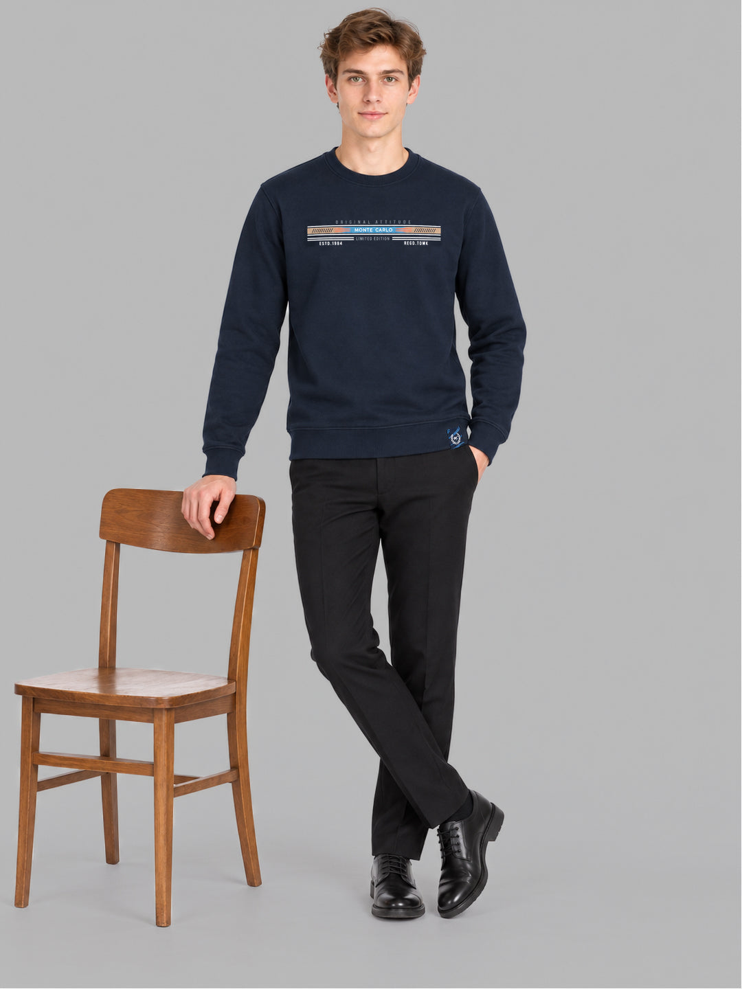 Men Blue Solid Round Neck Full Sleeve Sweatshirt