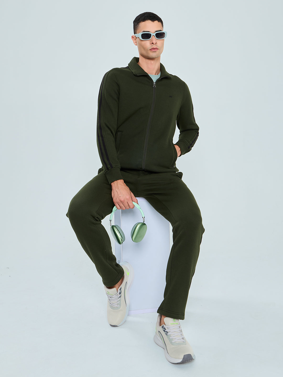 Men Olive Solid Collar Full Sleeve Winter Tracksuit