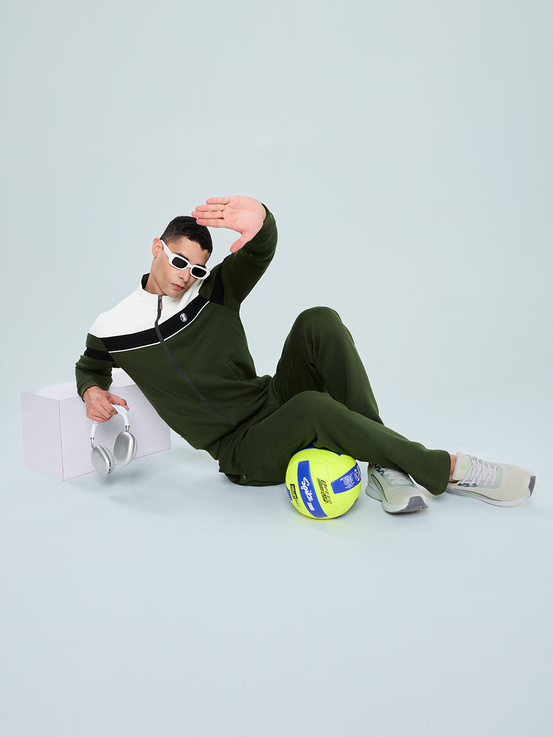 Men Olive Solid Collar Full Sleeve Winter Tracksuit