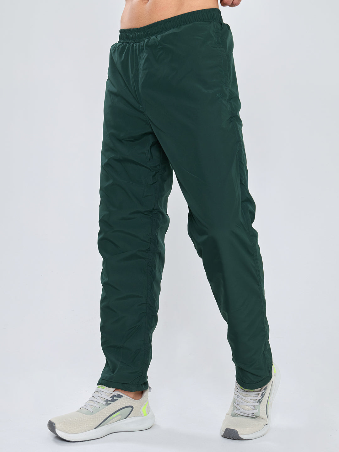 Men Green Solid Collar Full Sleeve Winter Tracksuit