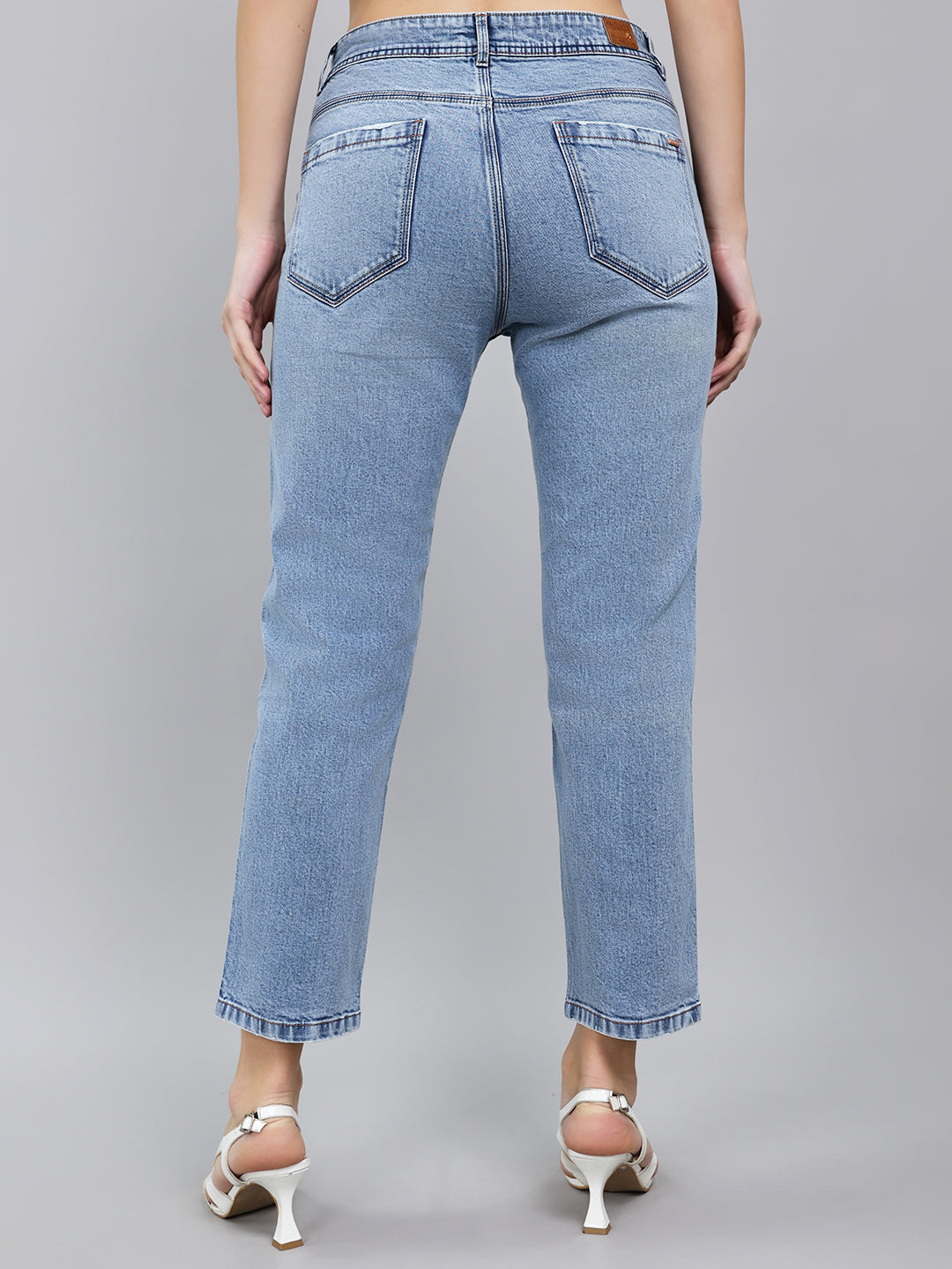 Women Light Blue Light Wash Straight Fit Denim