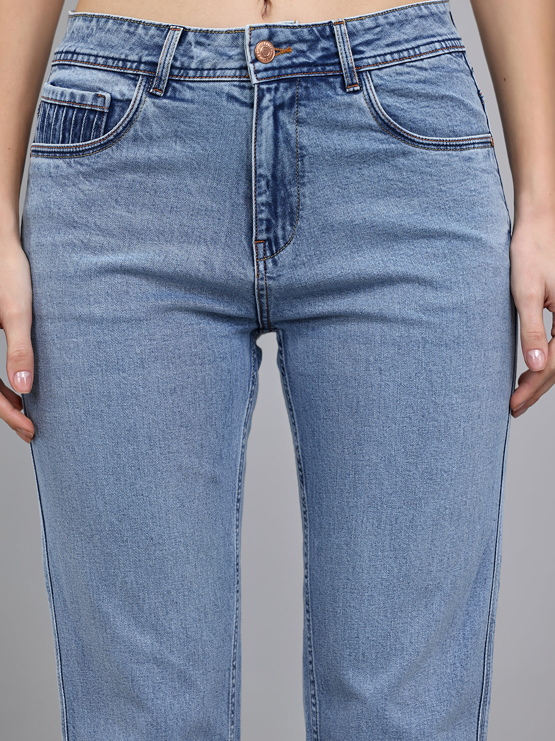 Women Light Blue Light Wash Straight Fit Denim