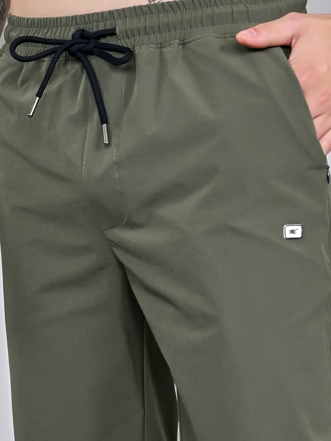 Men Olive Solid Regular Fit Shorts