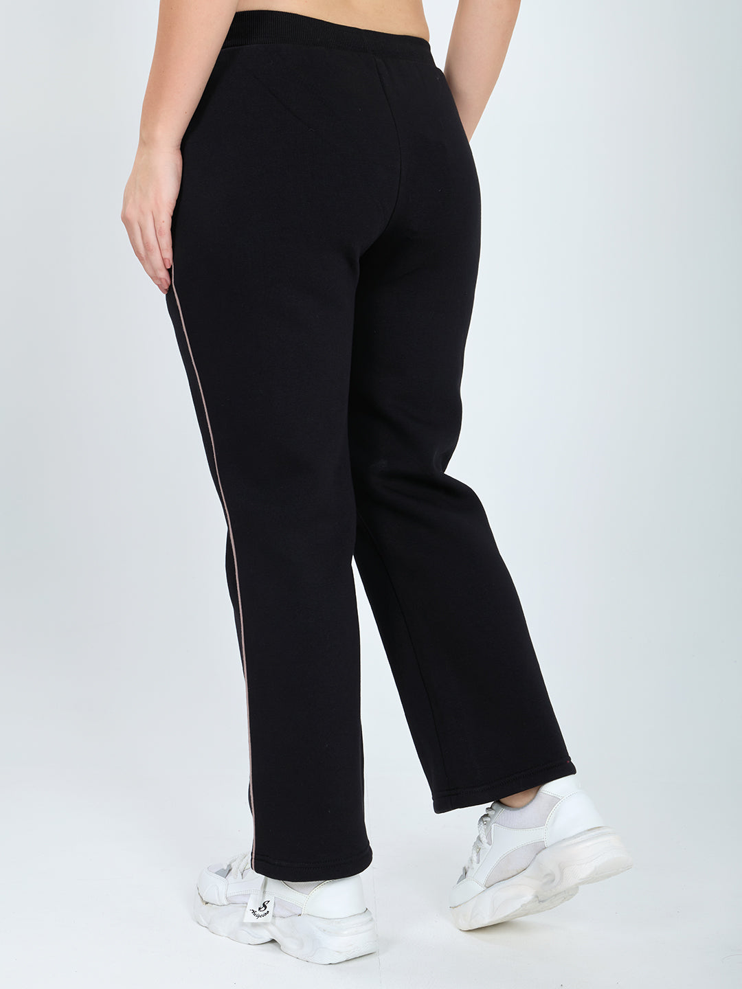 Women Black Solid Regular Fit Winter Lower