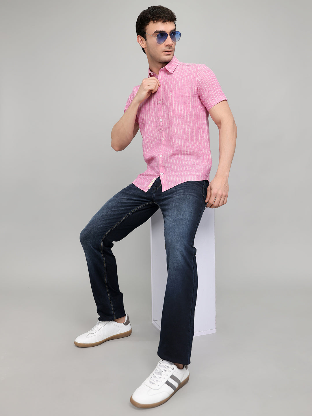 Men Dark Blue Solid Straight Fit Denim