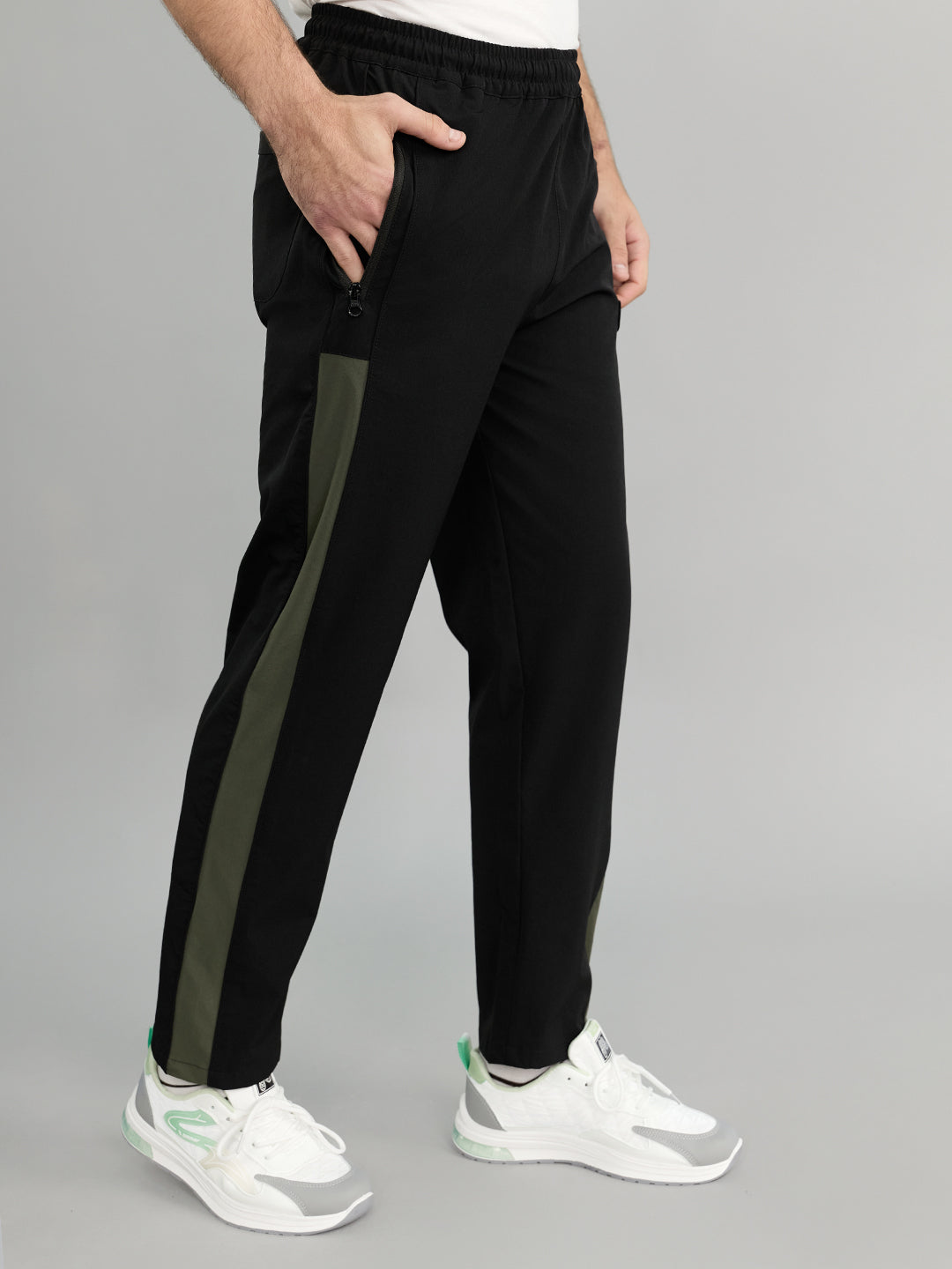 Men Black Solid Regular Fit Lower