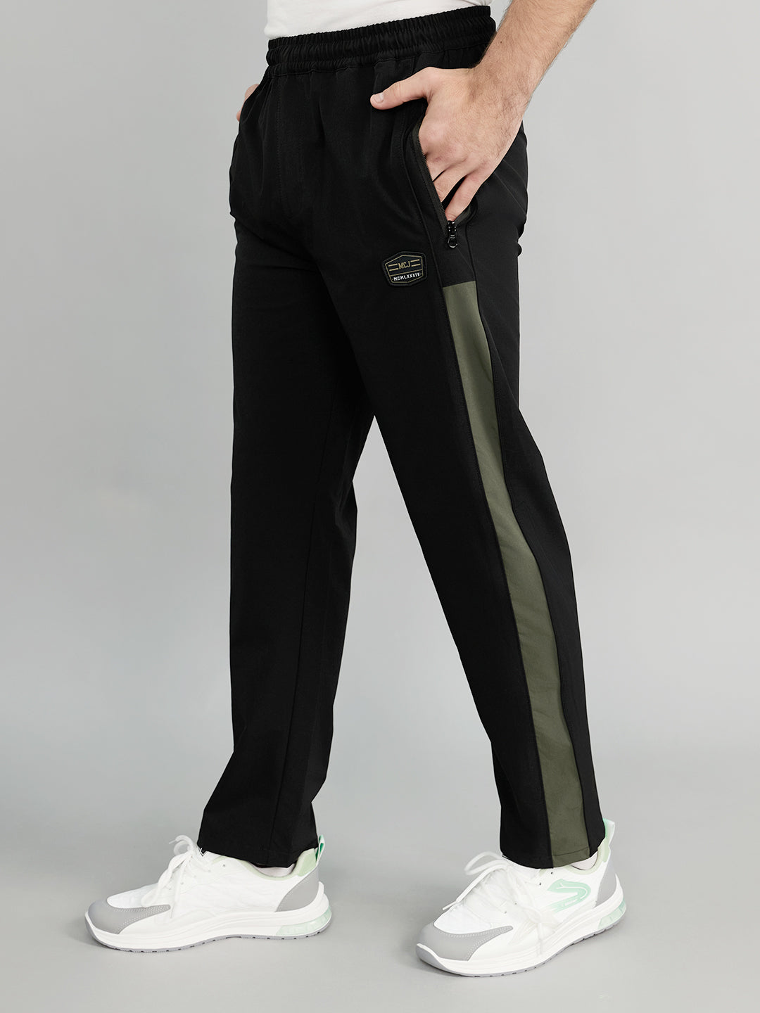 Men Black Solid Regular Fit Lower