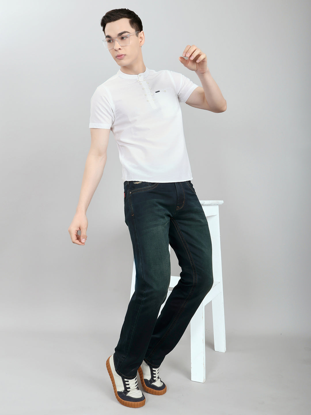 Men White Solid Henley Neck Half Sleeve T-Shirt