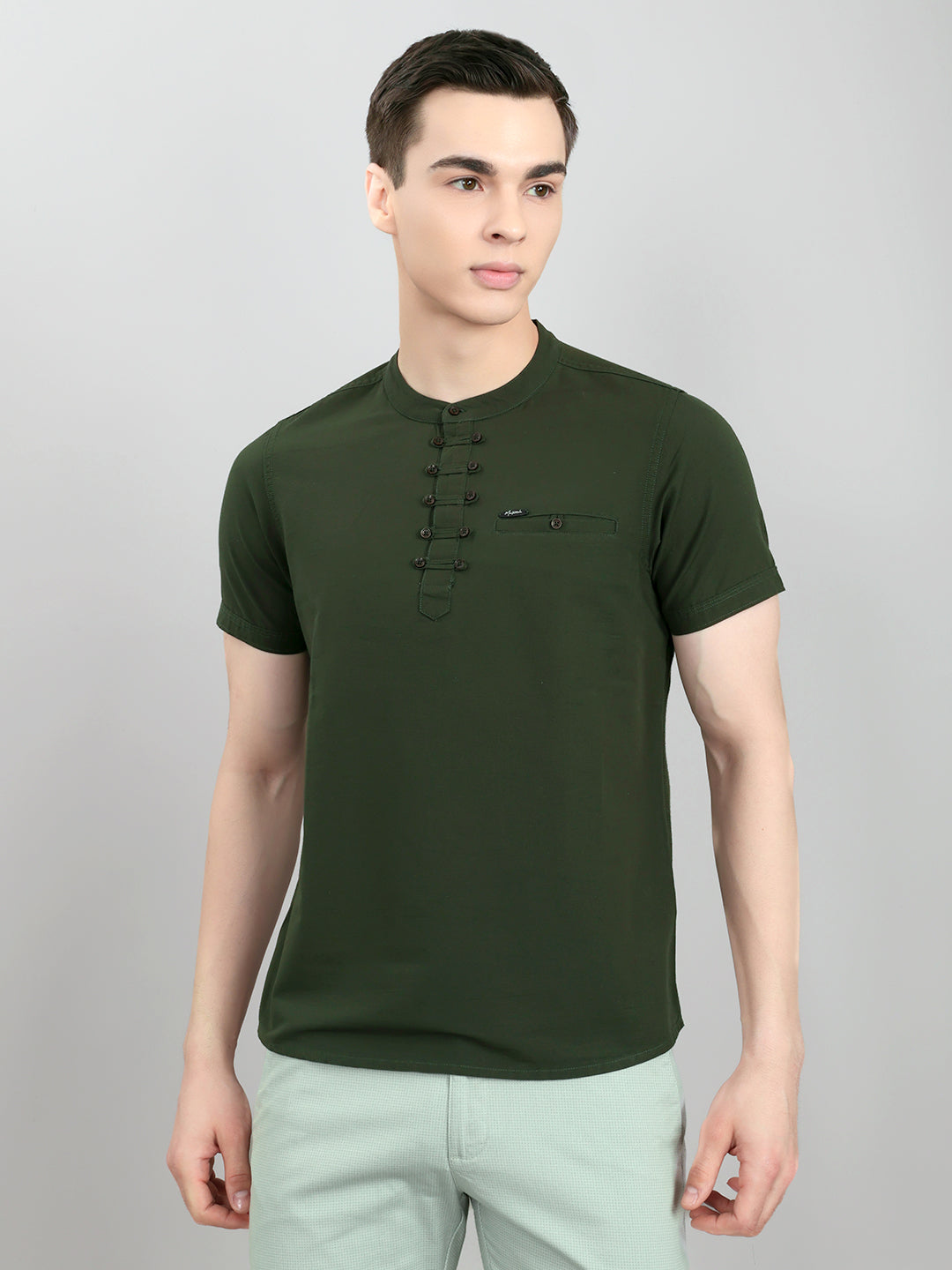 Men Olive Solid Henley Neck Half Sleeve T-Shirt