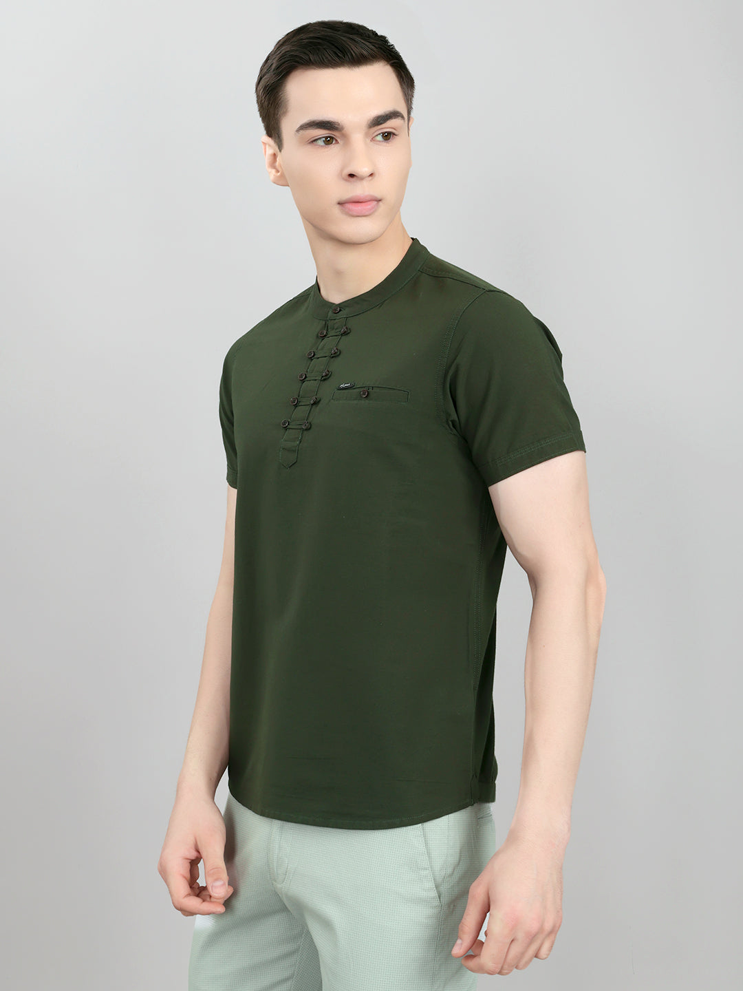 Men Olive Solid Henley Neck Half Sleeve T-Shirt