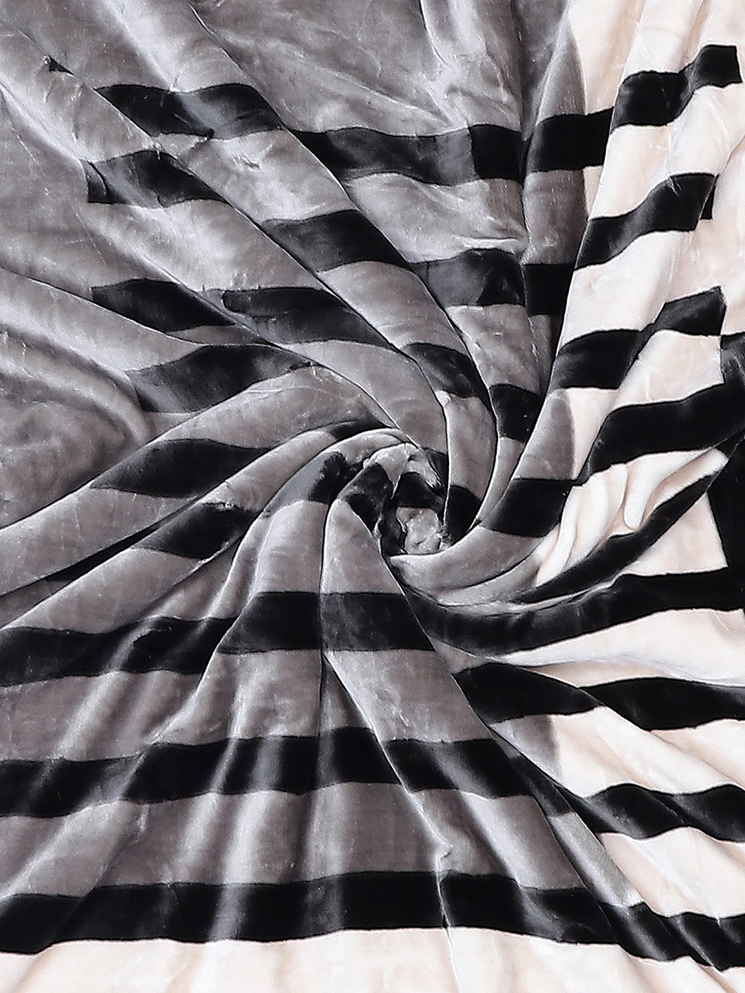 Printed Single Bed 951 GSM Blanket Haze 3 Ply (Weight 3.35 kg)
