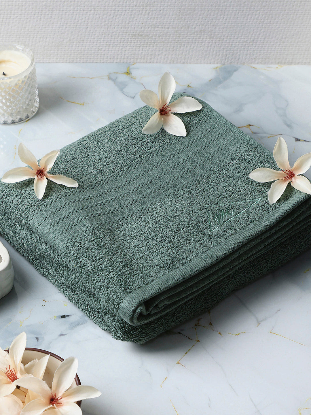 Green Cotton Solid 400 GSM Bath Towel (Jazz)