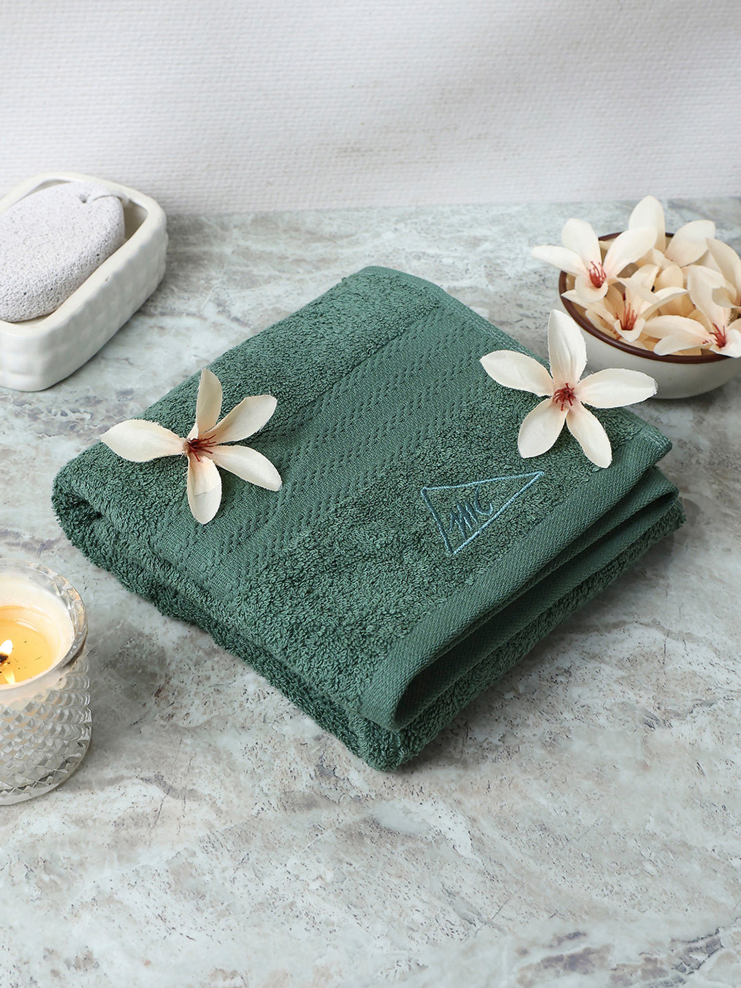 Green Cotton Solid 400 GSM Bath Towel (Jazz)