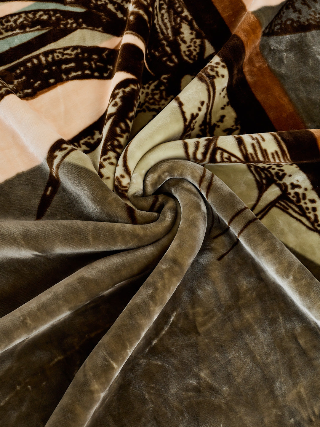 Printed Double Bed 2 Ply 850 GSM Blanket for Winter (Crystal), Weight 4.5 kg