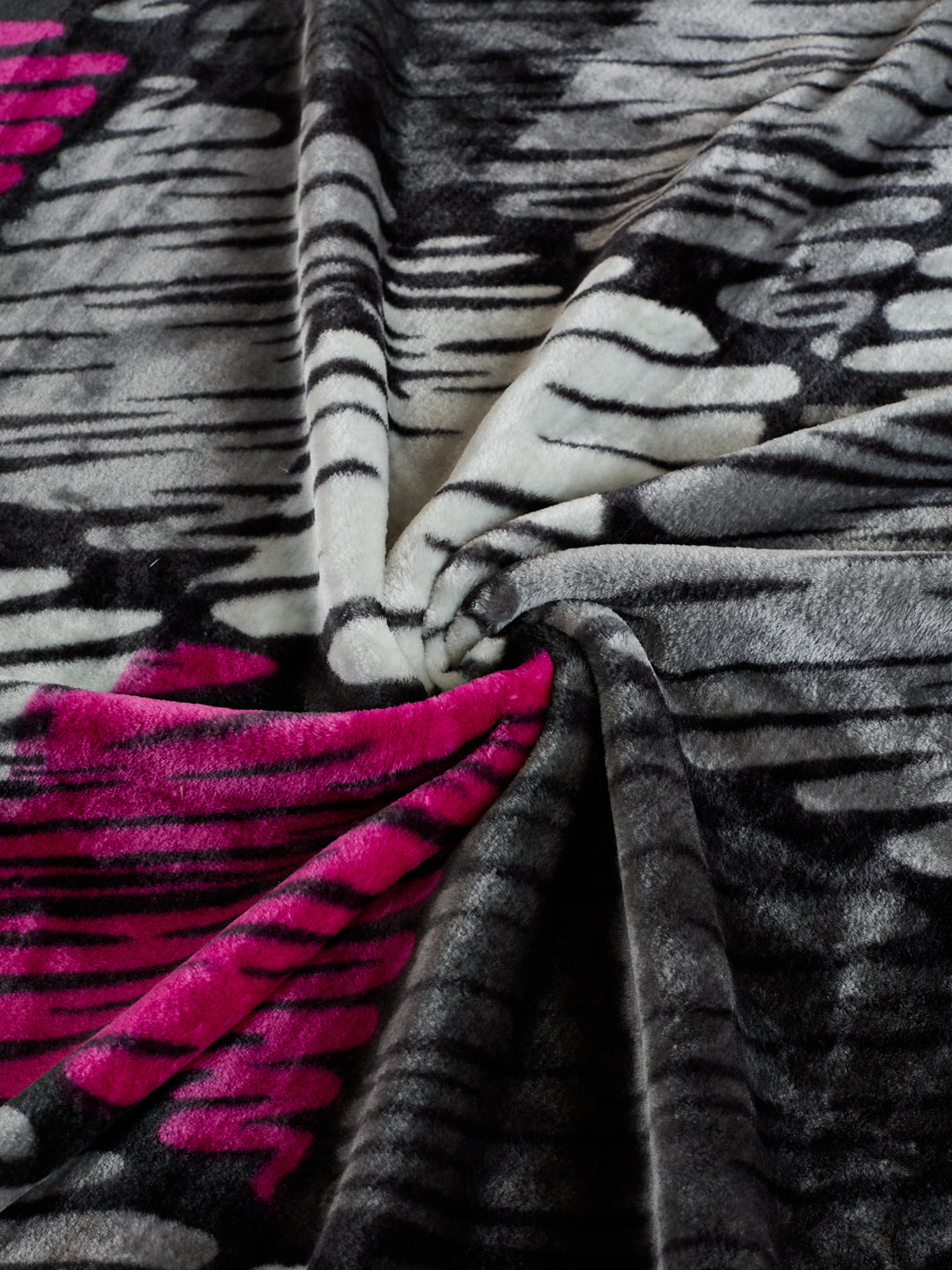 Printed Single Bed 1 Ply 580 GSM Blanket for Winter (Relations), Weight 1.9 kg
