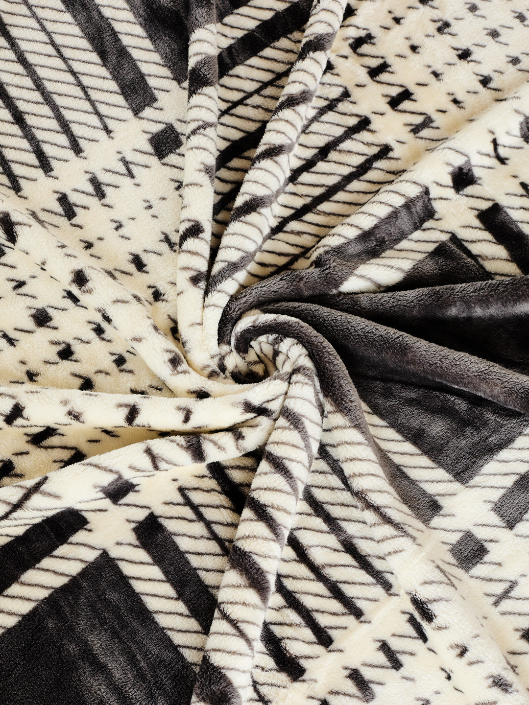 Double Bed 2 Ply 440 GSM Blanket for Winter (Robin), Weight 2.3 kg