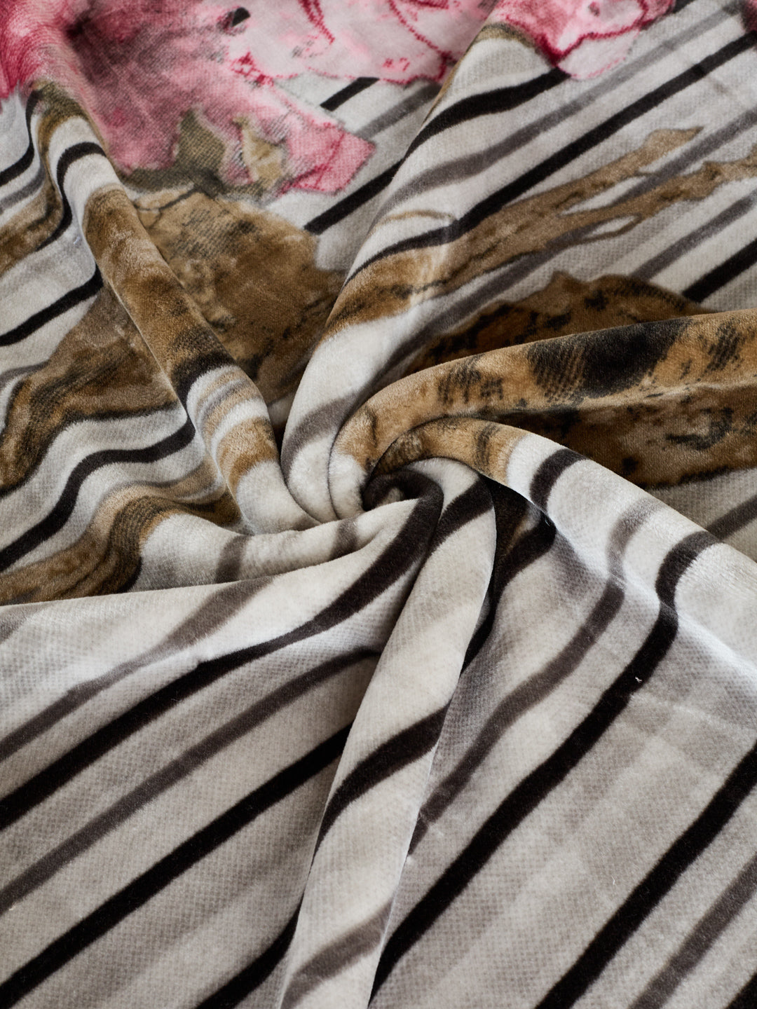 Printed Double Bed 2 Ply 950 GSM Blanket for Winter (Sensation), Weight 5 kg