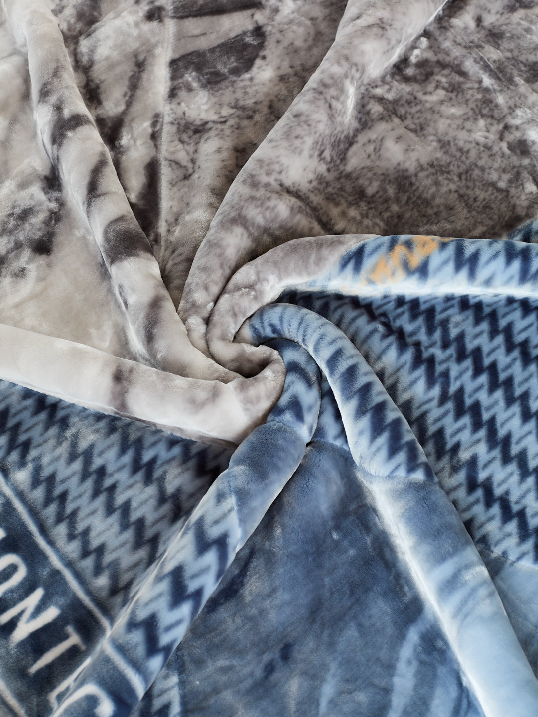 Printed Double Bed 2 Ply 950 GSM Blanket for Winter (Specter), Weight 5 kg
