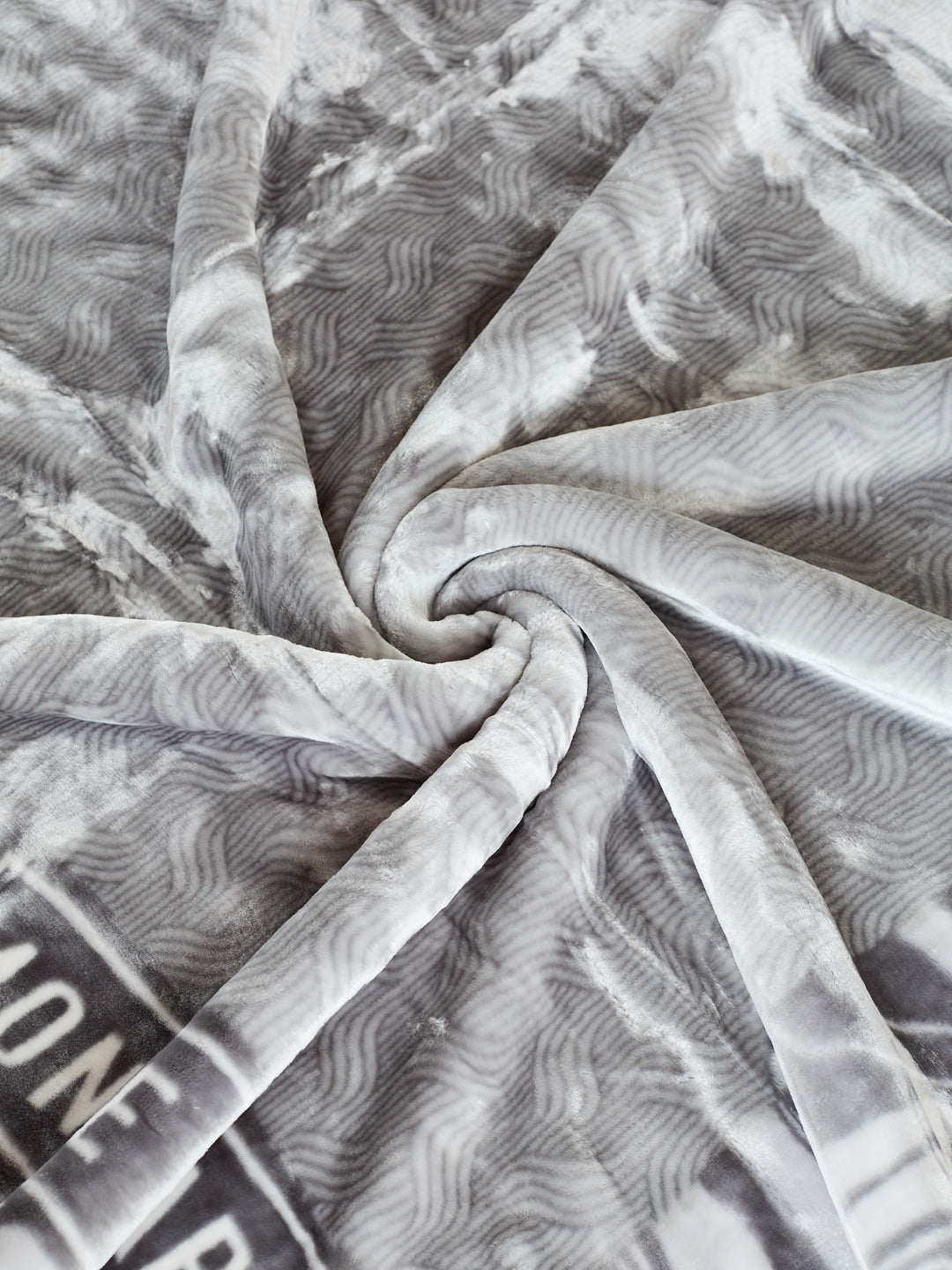Printed Double Bed 2 Ply 950 GSM Blanket for Winter (Specter), Weight 5 kg