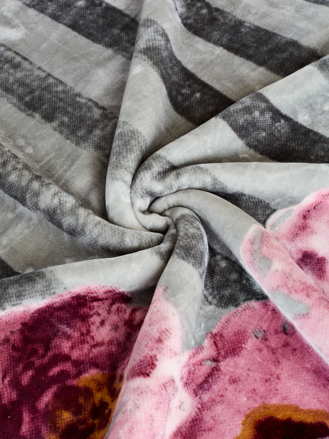 Printed Single Bed 2 Ply 700 GSM Blanket for Winter (Wade), Weight 3.7 kg