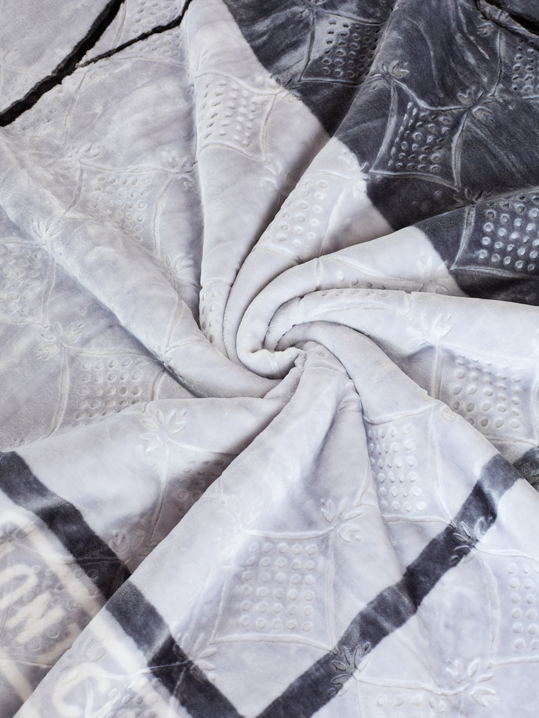 Printed Double Bed 3 Ply 900 GSM Blanket for Winter (Wild Side), Weight 4.8 kg