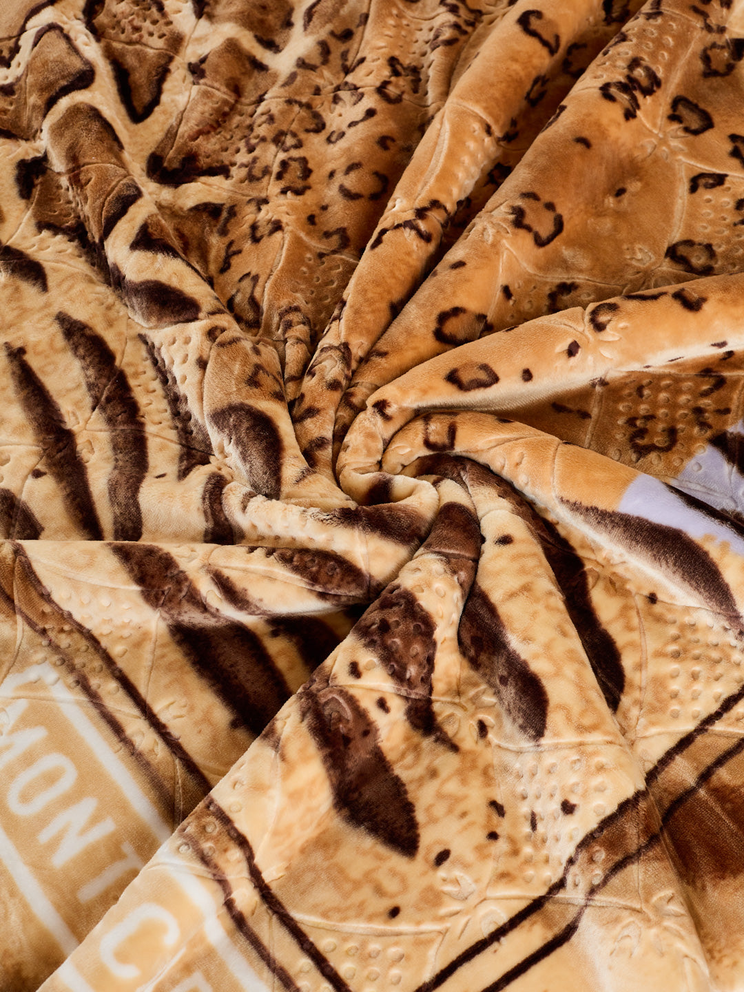 Printed Double Bed 3 Ply 900 GSM Blanket for Winter (Wild Side), Weight 4.8 kg