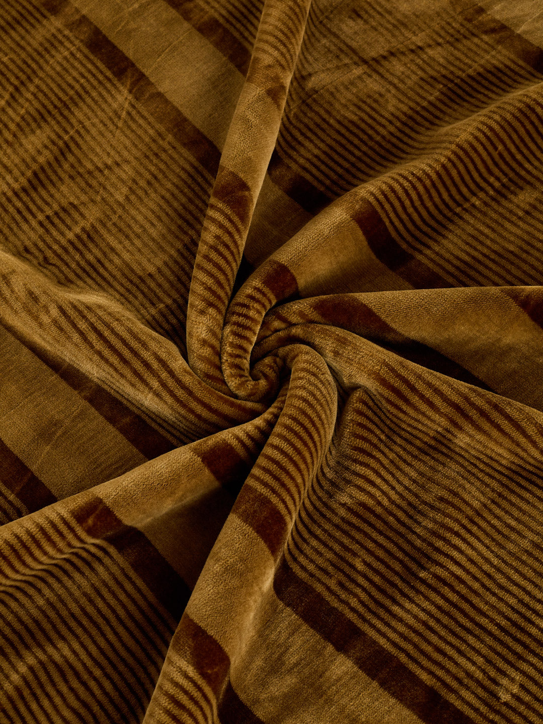 Printed Double Bed 2 Ply 990 GSM Blanket for Winter (Zurich), Weight 5.2 kg