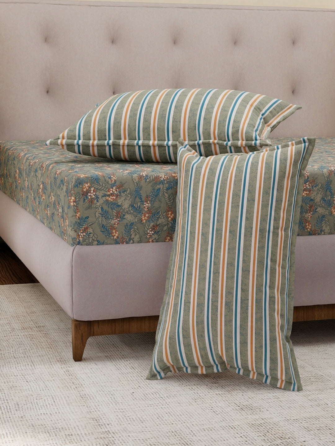 MOCA by Monte Carlo 120 TC Polycotton Double Bed Bedsheet with 2 Pillow Covers Paradise Collection
