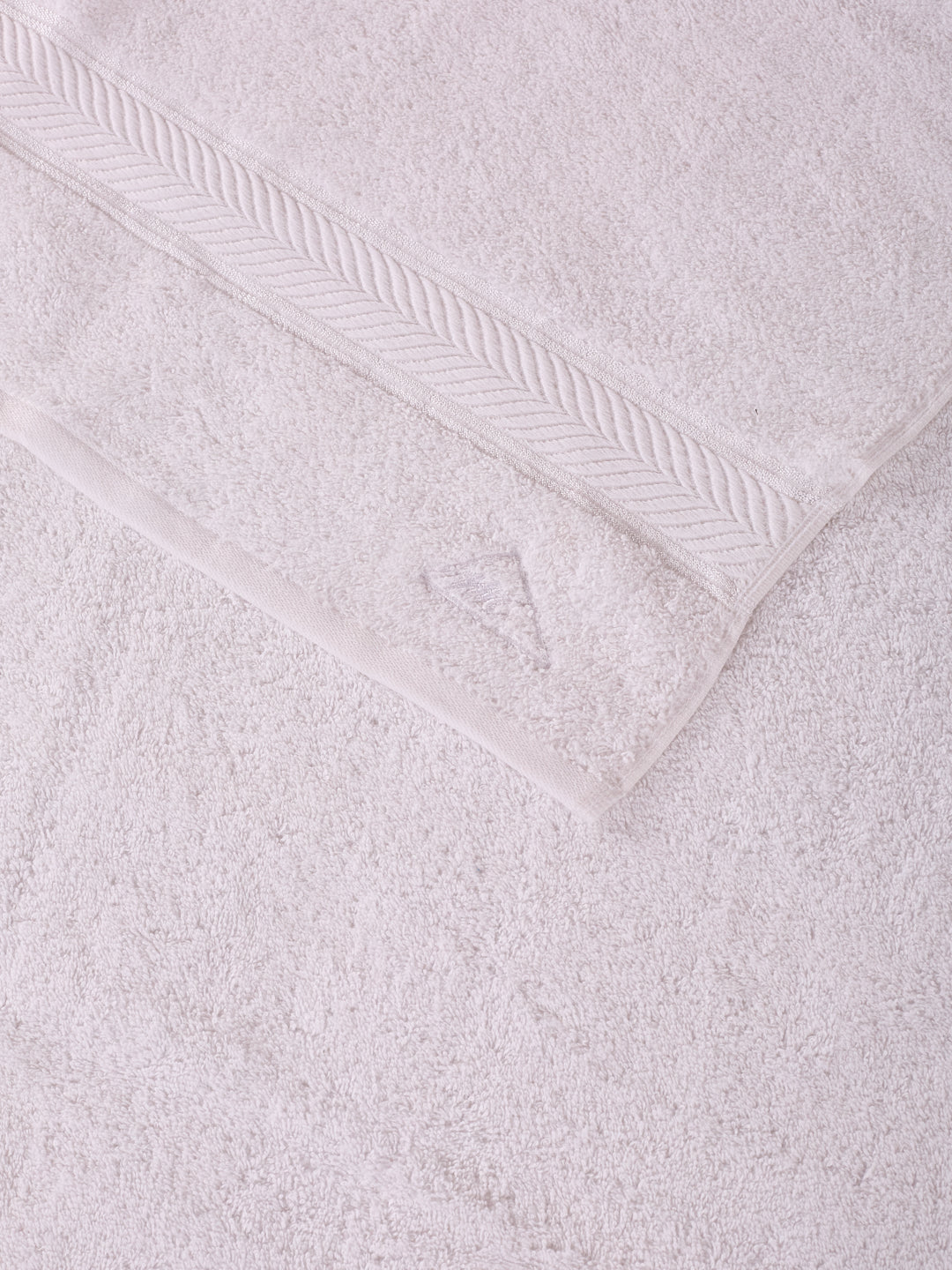 Premium White 100% Cotton Solid 525 GSM Bath Towel Amber 1 Pc Pvc Pack
