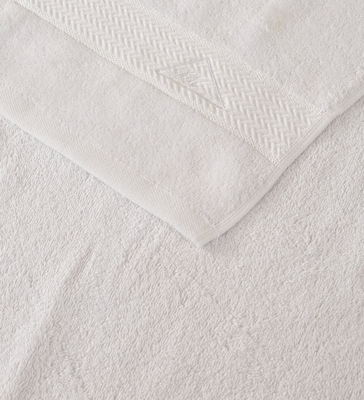 White Pure Cotton Solid 450 GSM Bath Towel 1 Piece (Oasis Collection)