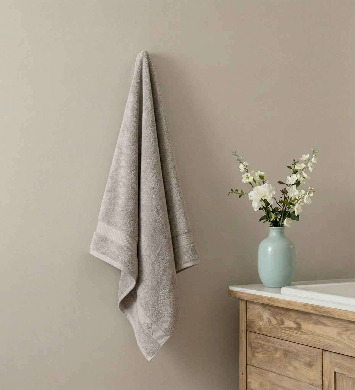 Light Grey Pure Cotton Solid 450 GSM Bath Towel 1 Piece (Oasis Collection)