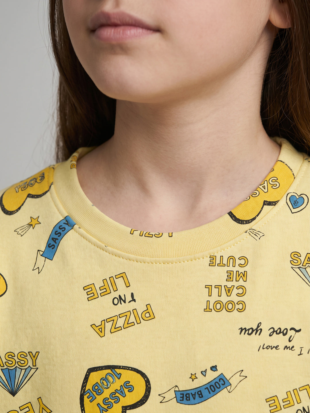 Girls Yellow Printed Round Neck Full Sleeve Sweatshirt