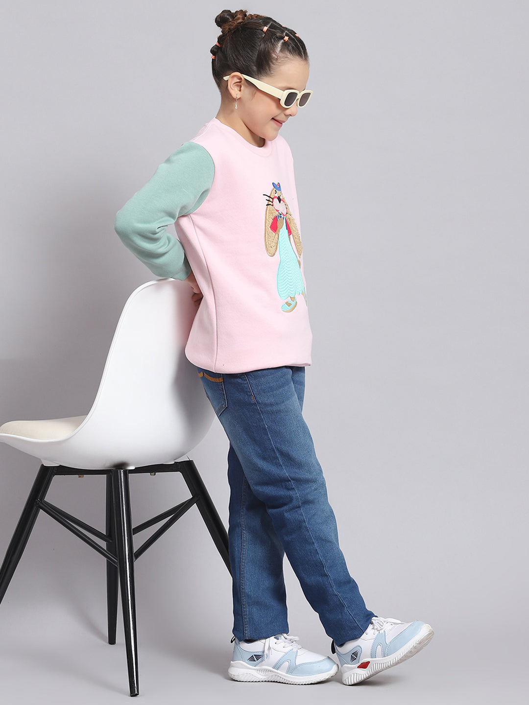 Girls Pink Embroidered Round Neck Full Sleeve Sweatshirt