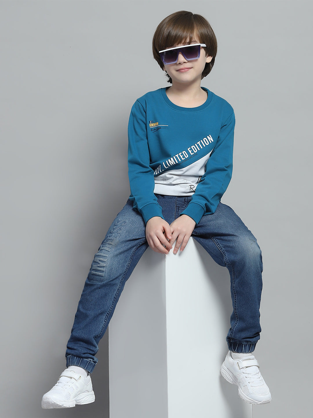 Boys Teal Blue Printed Round Neck Full Sleeve Sweatshirt