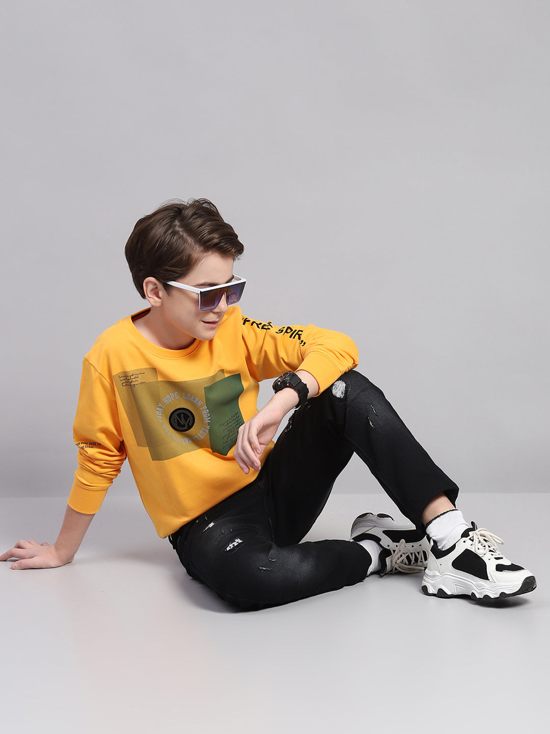 Boys Yellow Printed Round Neck Full Sleeve Sweatshirt