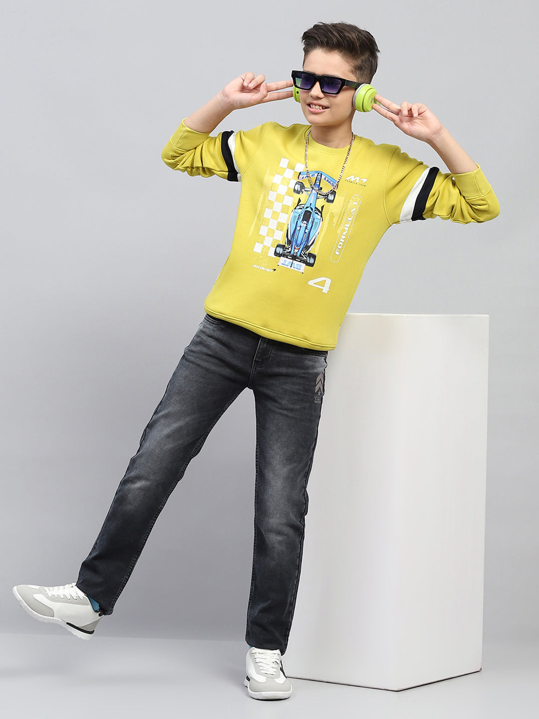 Boys Yellow Printed Round Neck Full Sleeve Sweatshirt