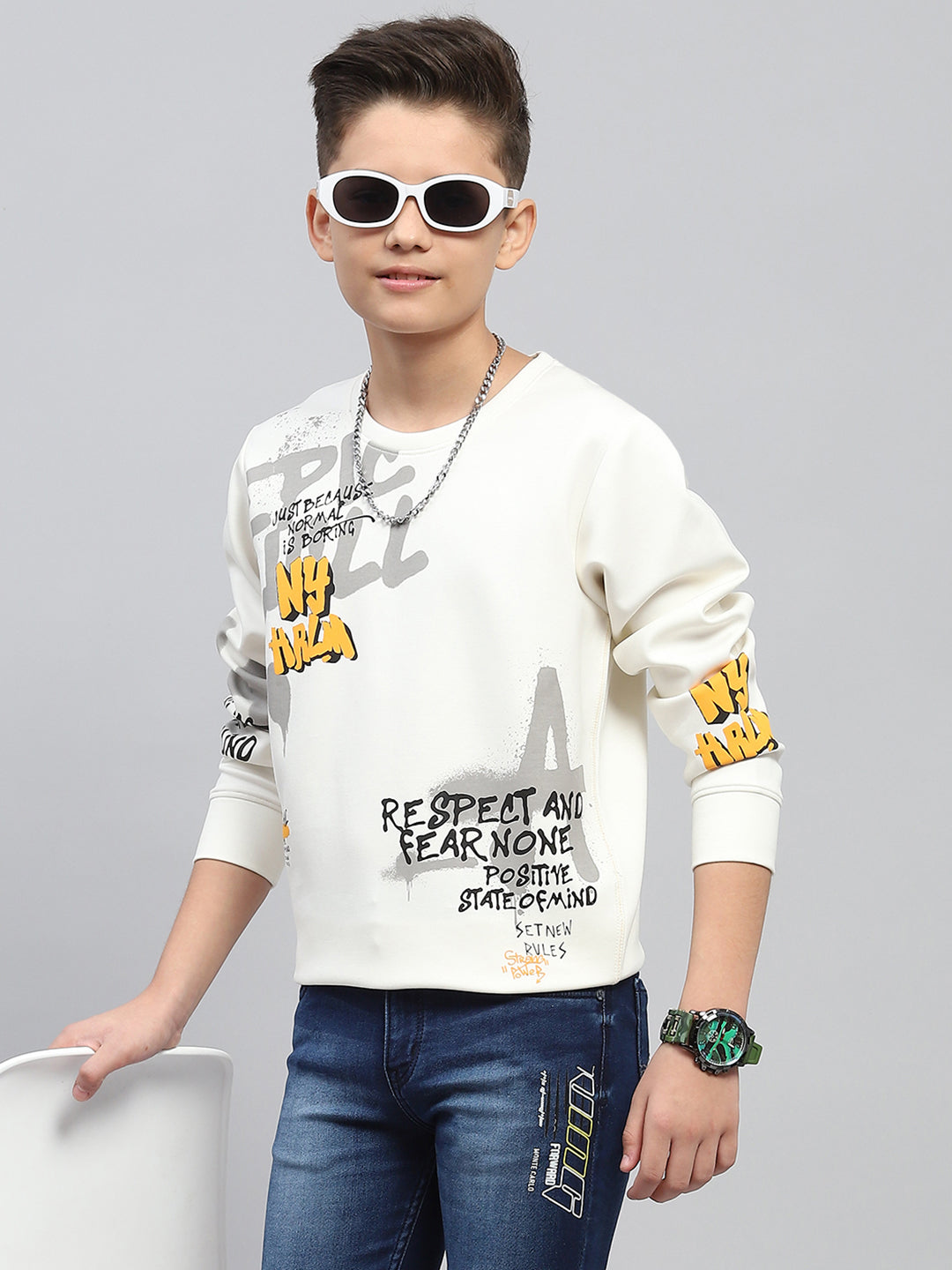 Boys White Printed Round Neck Full Sleeve Sweatshirt
