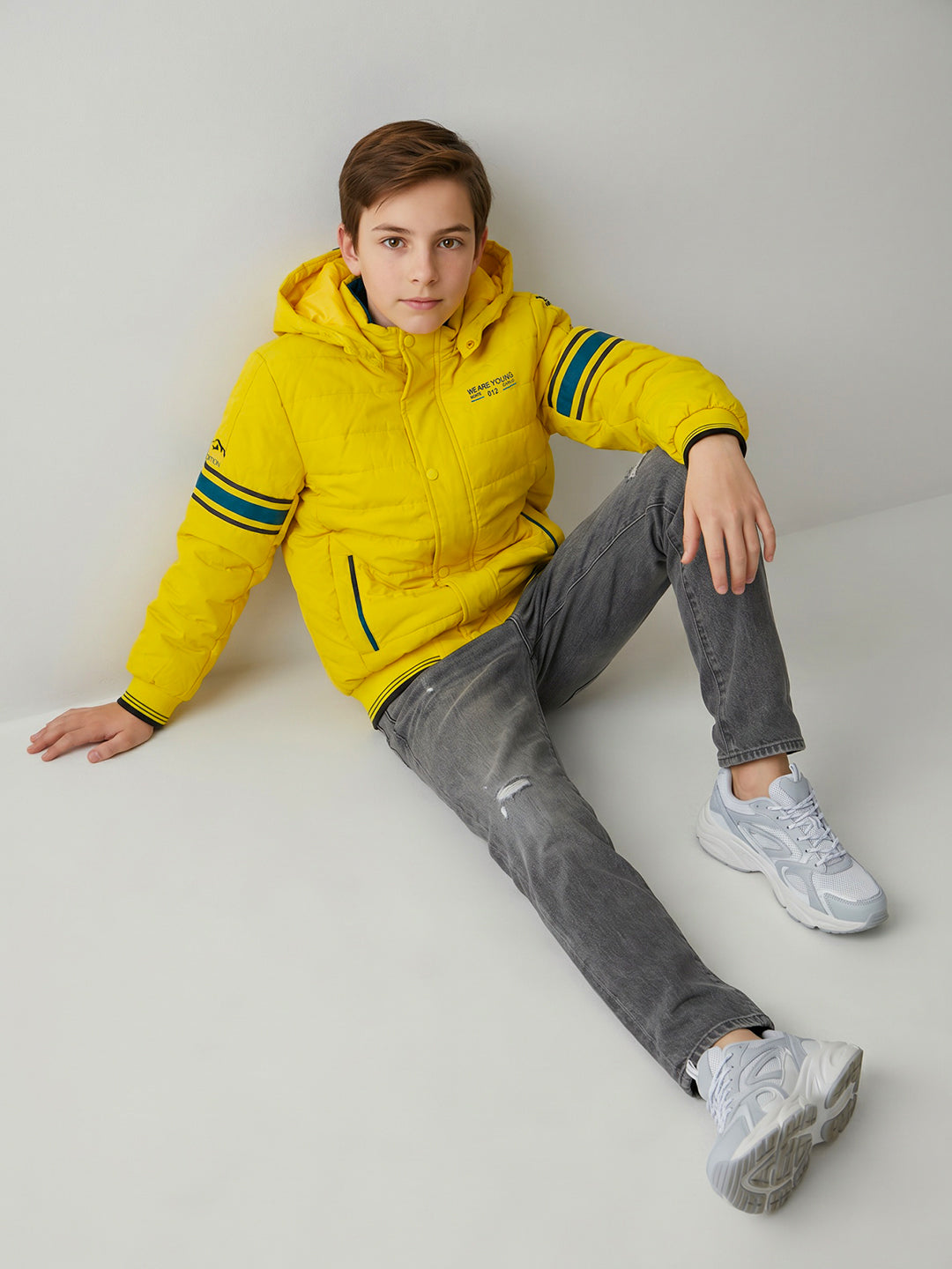 Boys Yellow Solid Hooded Full Sleeve Jacket