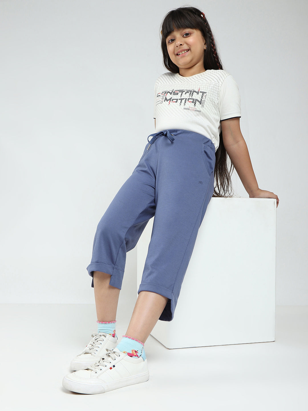 Girls Blue Solid Regular Fit Capri