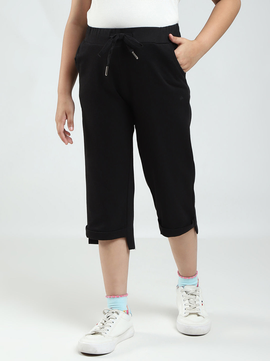 Girls Black Solid Regular Fit Capri