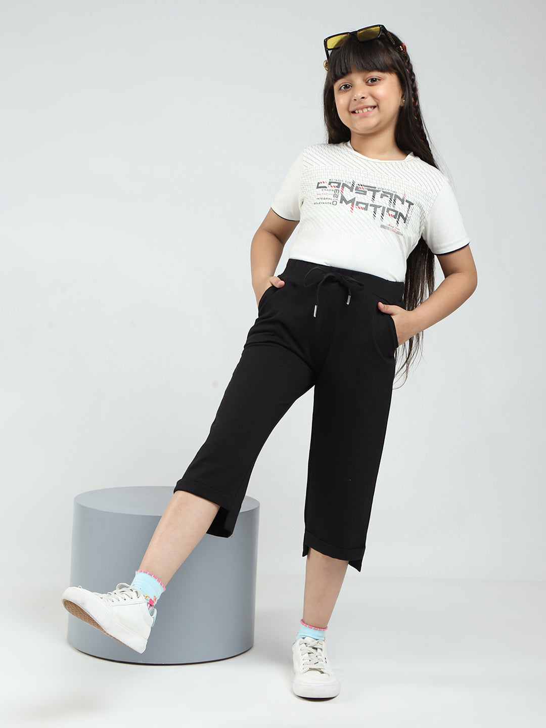 Girls Black Solid Regular Fit Capri