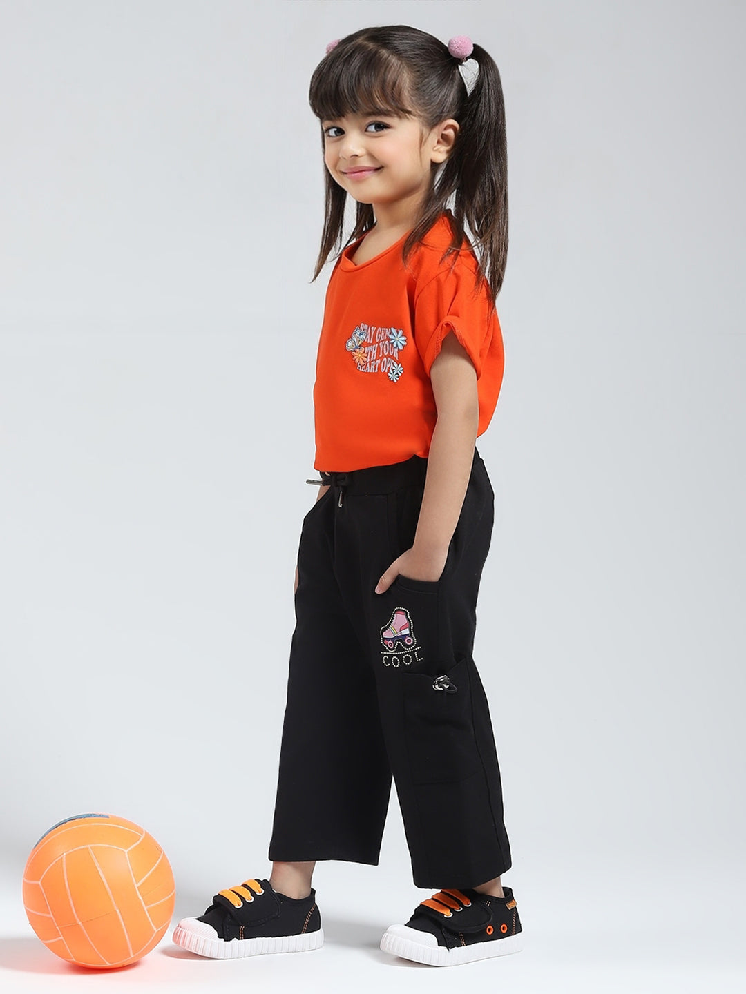 Girls Black Solid Regular Fit Capri