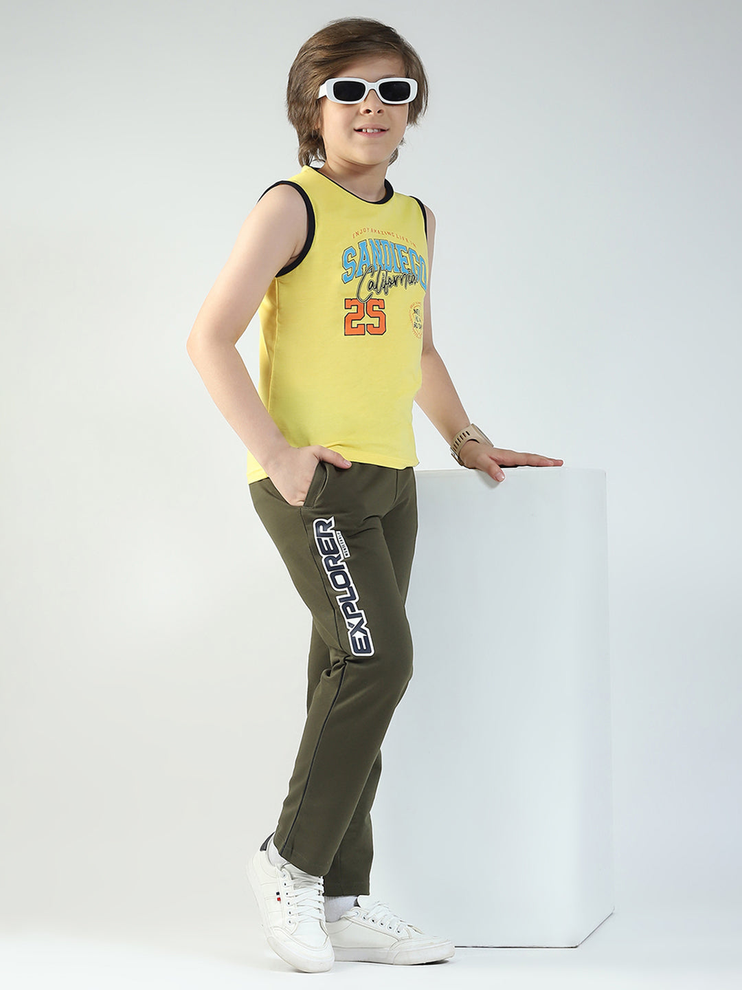 Boys Olive Solid Regular Fit Lower