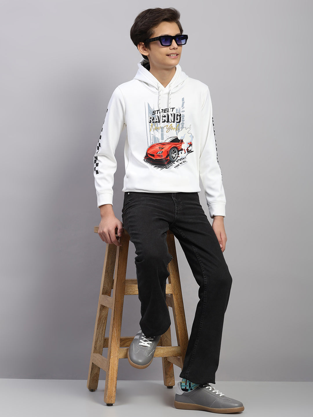 Boys White Printed Round Neck Full Sleeve Sweatshirt