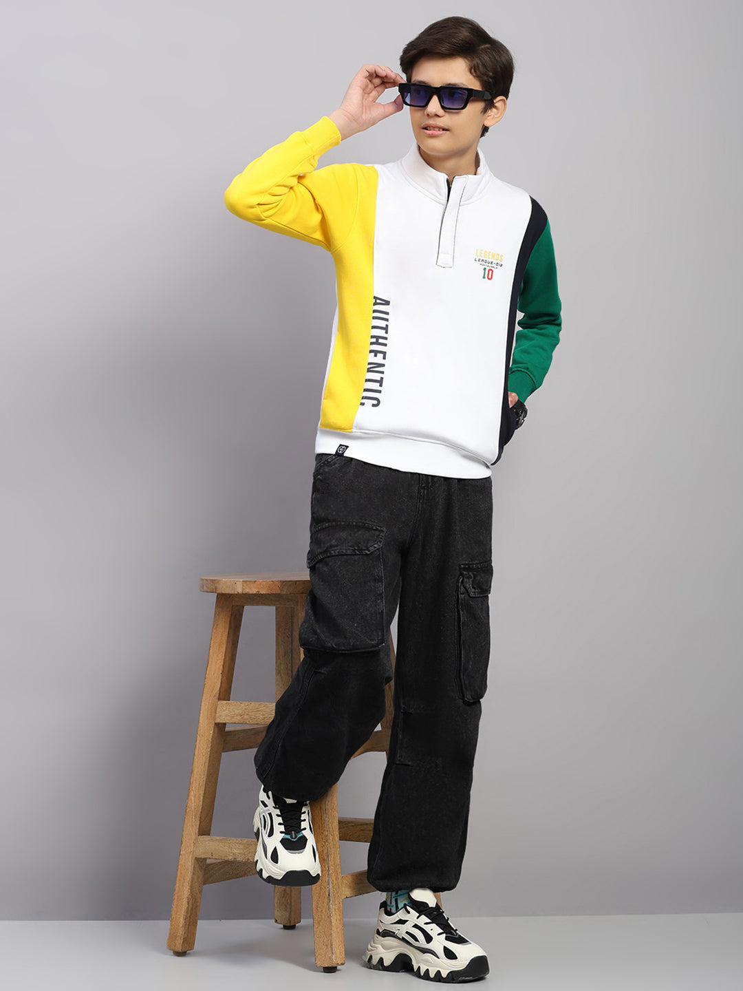 Boys White Printed Collar Full Sleeve Sweatshirt