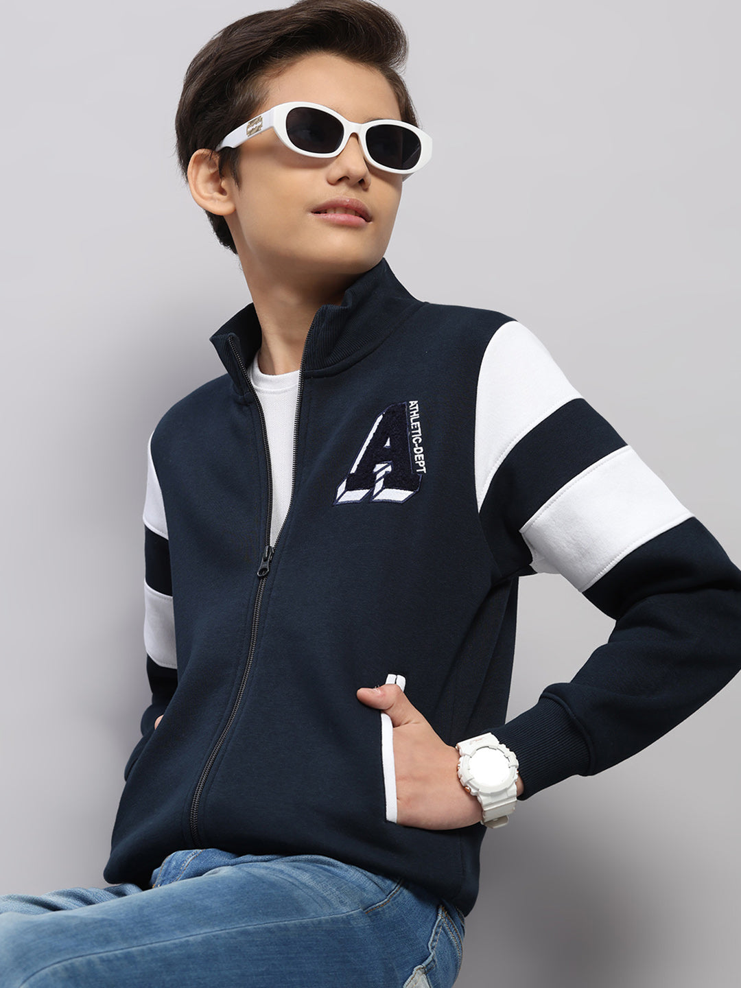 Boys Navy Blue Embroidered Round Neck Full Sleeve Sweatshirt